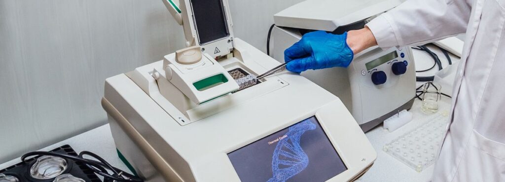 Las empresas públicas representan el 74% de la propiedad de Sartorius Stedim Biotech SA (EPA:DIM), mientras que las instituciones representan el 14%