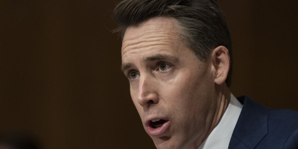 Senador de Misuri Josh Hawley presenta proyecto de ley para negar inmunidad a las empresas de IA