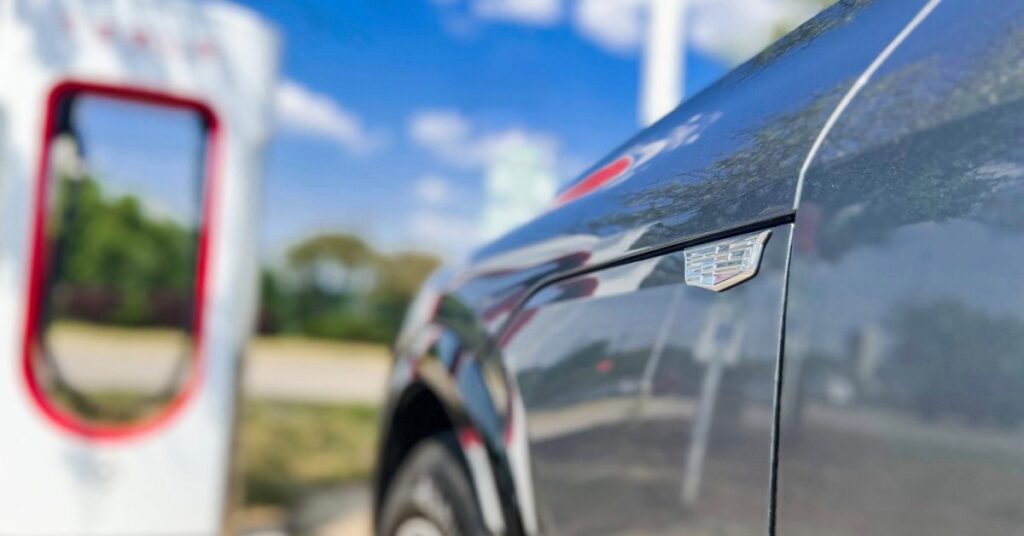 El conector NACS de Tesla obtiene el apoyo de un grupo de otras compañías