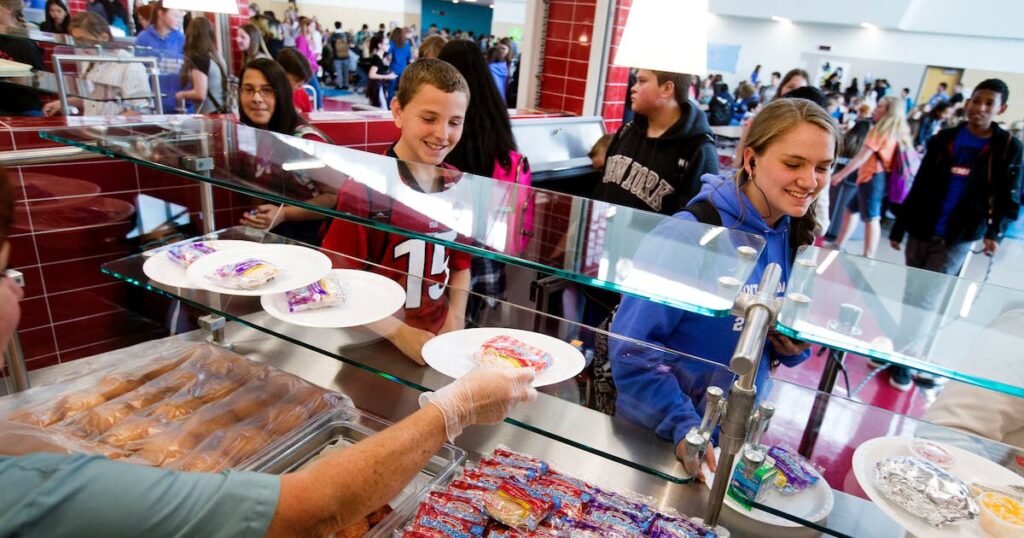 Los fabricantes de alimentos venden más opciones de calentar y servir a las cocinas con poco personal