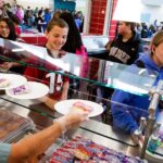 Los fabricantes de alimentos venden más opciones de calentar y servir a las cocinas con poco personal
