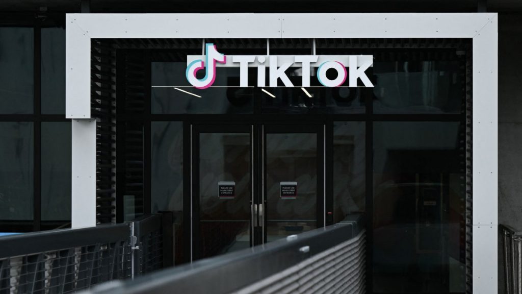 Sam Altman respalda una startup para adolescentes, Google presenta Pixel 8 y TikTok prueba sin publicidad