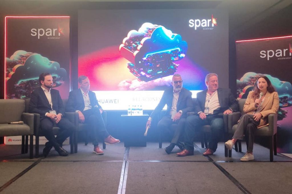 Huawei y Amexcid forman alianza para impulsar startups en América Latina
