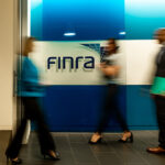 FINRA impone multa de 100.000 dólares a UBS Financial Services