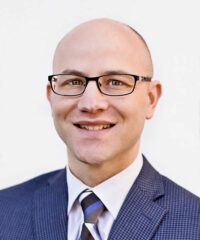 Bienvenido a nuestro nuevo locutor Timothy Schell, asesor financiero de Edward Jones