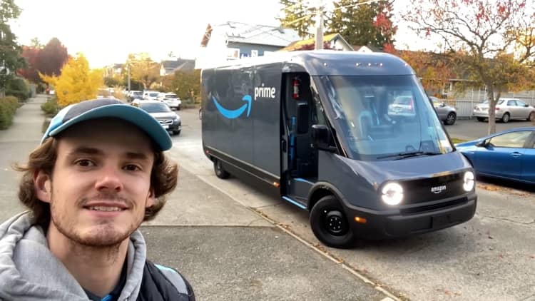 Cómo ha cambiado el arduo trabajo de entrega de Amazon con las nuevas furgonetas Rivian