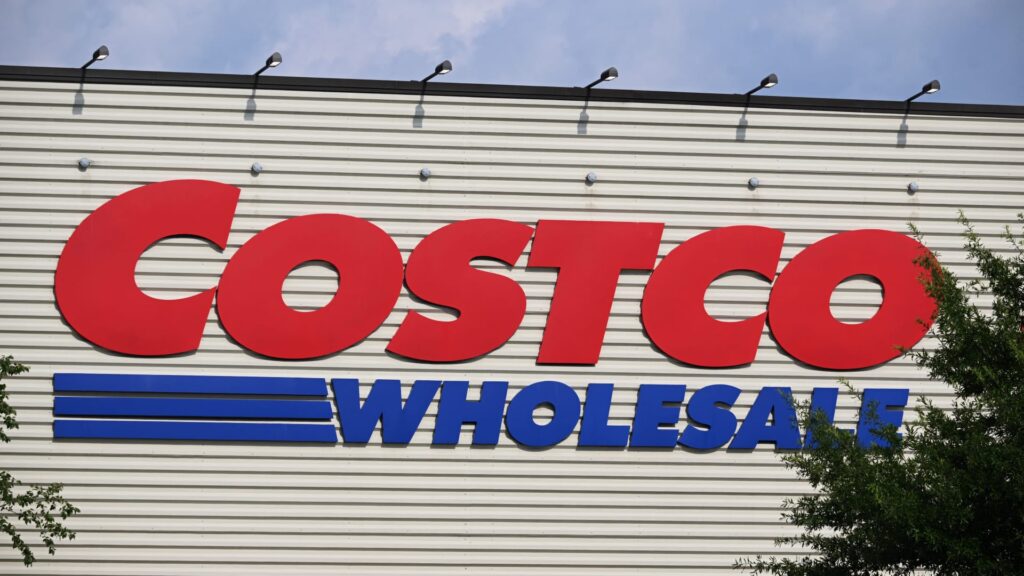 Fuertes ganancias, Walmart ha estado reproduciendo anuncios en línea preguntándonos sobre Costco