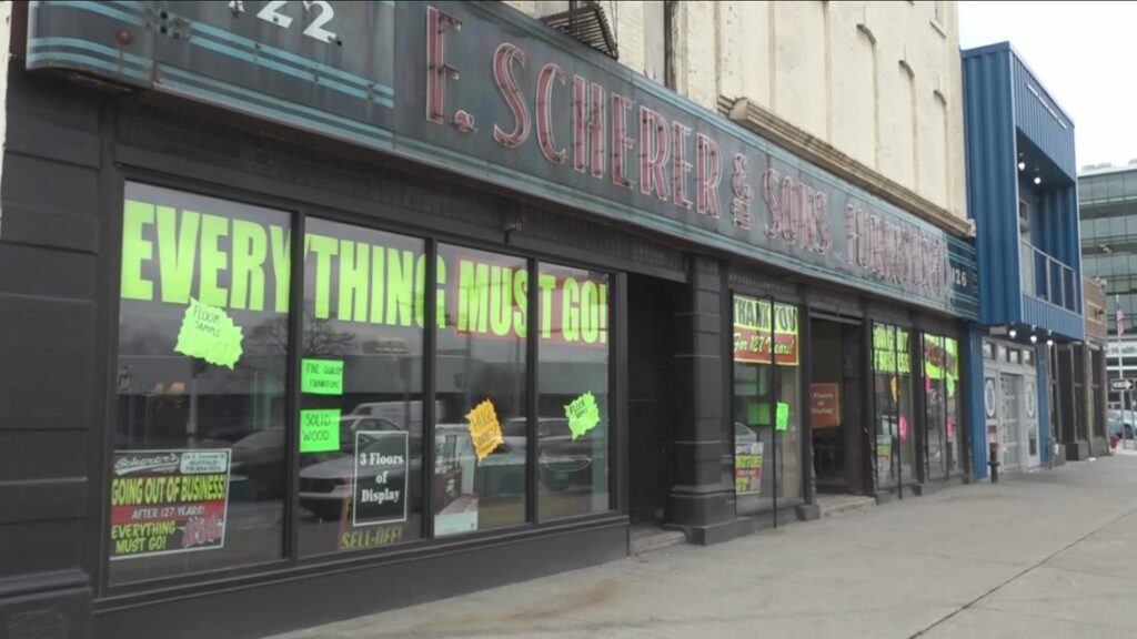 Una tienda de muebles en Buffalo cierra después de 127 años en el negocio