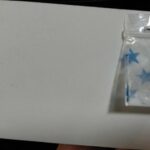 Detenido un hombre por vender tarjetas de visita con muestras de cocaína grapadas
