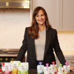 La marca Once Upon a Farm de Jennifer Garner, valorada en 100 millones de dólares, se dirige a su oferta pública inicial