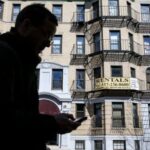 La demanda afirma que 20 propietarios y corredores de Boston discriminaron a los pobres