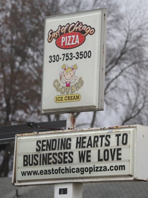 East of Chicago Pizza del propietario Jeremy Clemetson en Shannon Avenue es una de las fuerzas impulsoras detrás de la guerra de carteles de Barberton.