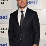 Mark Wahlberg bromea sobre no aparecer en divertidos comerciales de Dunkin’ Donuts con los bostonianos Ben Affleck y Matt Damon: ‘Estoy en el lado equivocado de las vías’