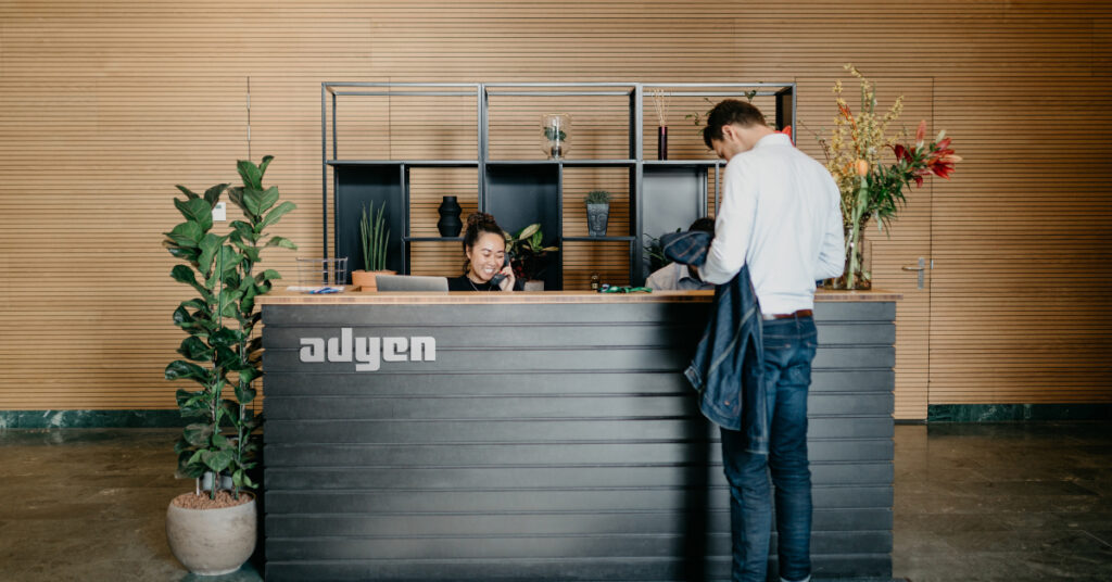 Así es como se desempeñó el unicornio fintech Adyen, con sede en Ámsterdam, en el segundo semestre de 2023