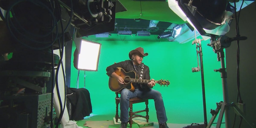 El cantante de country Toby Keith fue recordado por amigos y socios comerciales en el centro de Kentucky.