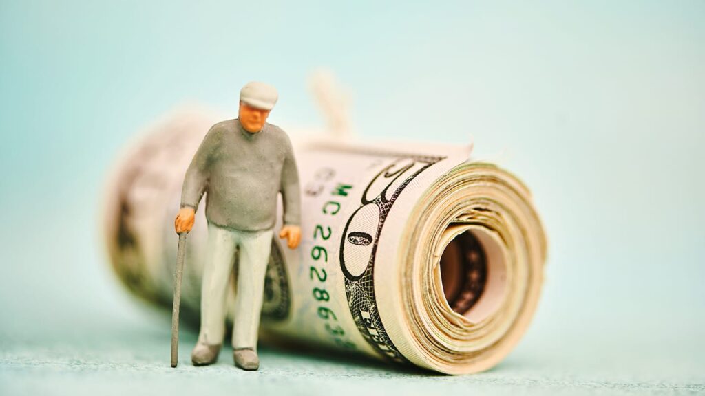 La tecnología financiera para gestionar las finanzas de las personas mayores no debería tener precio, pero sólo si elimina los riesgos de fraude cibernético, advierte AARP.