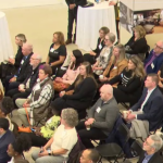 La comunidad celebra con el centro de apoyo a pequeñas empresas de Lansing
