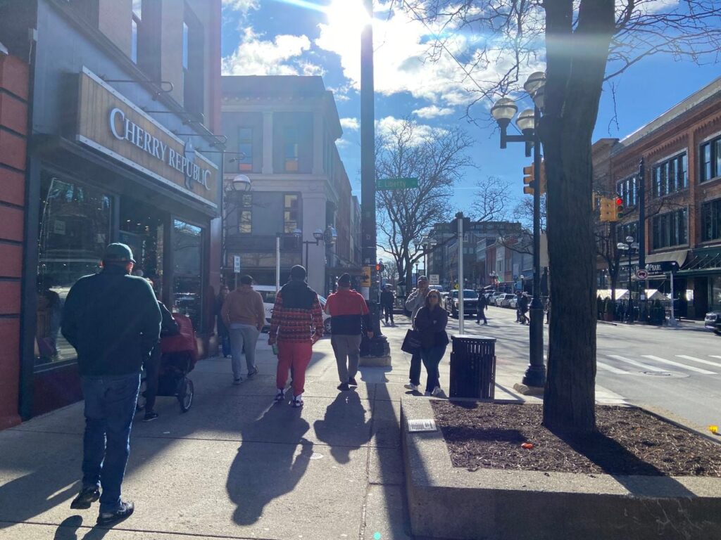 Celebre el amor y la amistad con Galentine’s Business Exploration en Ann Arbor