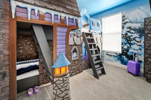 Todas las casas del Villatel Orlando Resort cuentan con habitaciones temáticas…