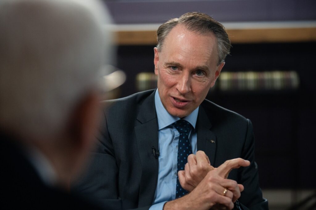 Buberl, director general de AXA, quiere «escalar» el negocio corporativo