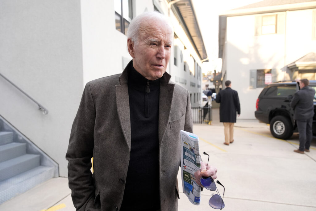 La campaña de Biden recaudó 42 millones de dólares en enero