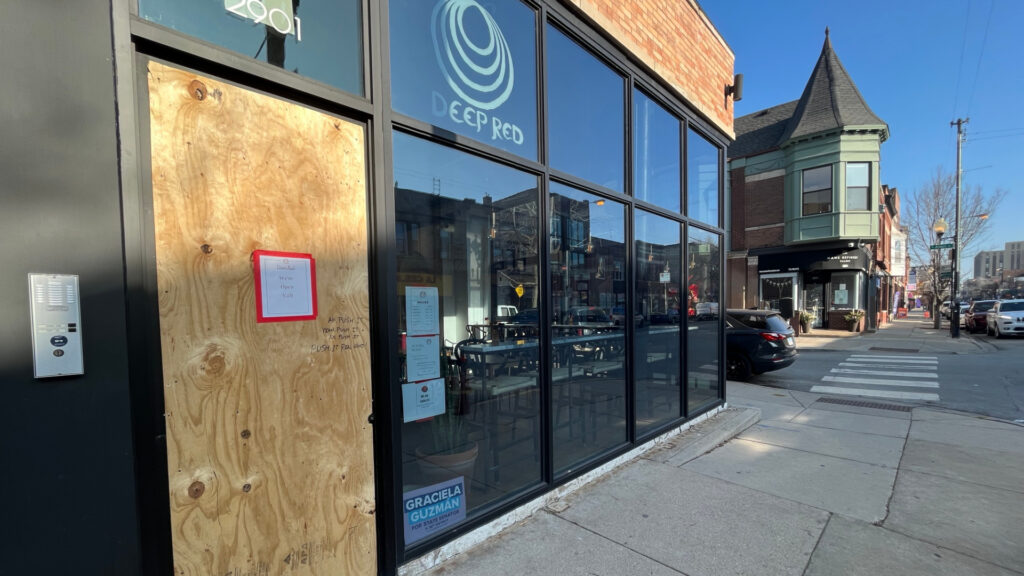 En Logan Square, las pequeñas empresas de Avondale gritaron repetidamente: ‘Esto no es aceptable’