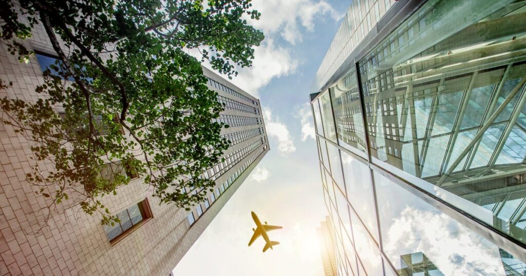 SAP a PwC: estrategias sostenibles para reducir las emisiones corporativas en los viajes