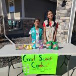 Las ventas de galletas Girl Scout enseñan a los jóvenes locales sobre los negocios