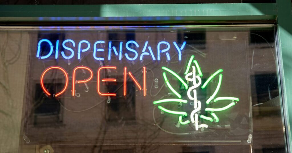 La posesión de armas y marihuana medicinal es ilegal en Peña. Este proyecto de ley cambiaría eso