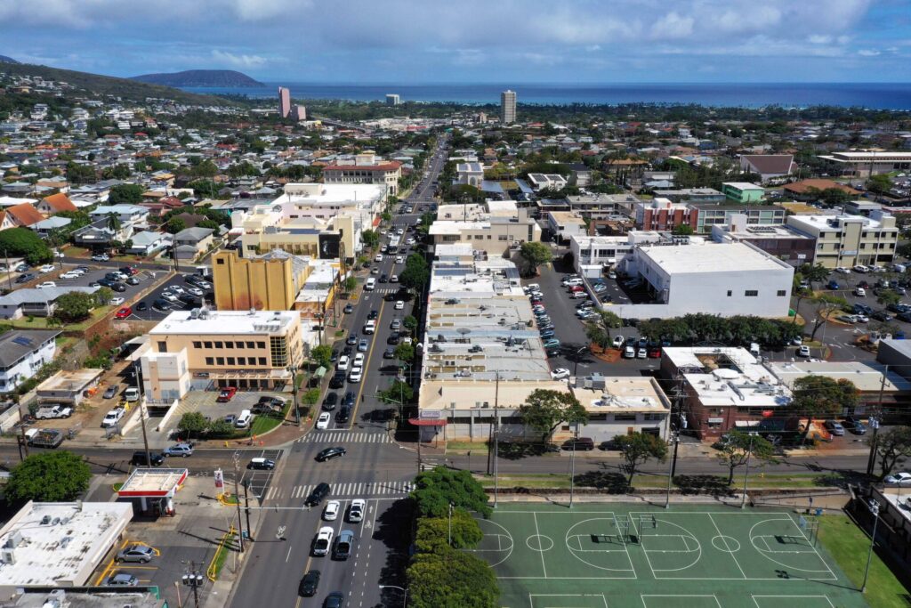 ¿Cuántas viviendas deberían permitirse en los distritos comerciales de Oahu?