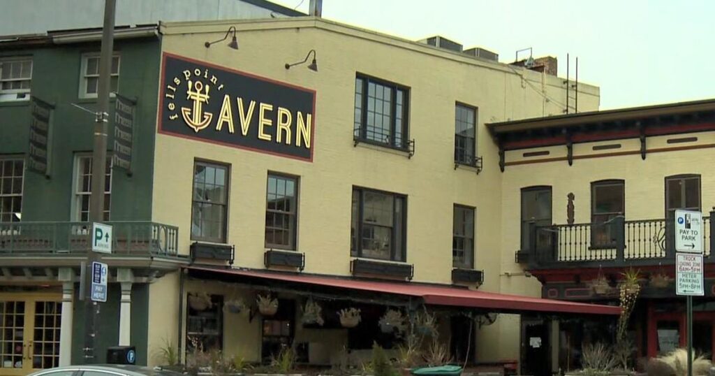 Los empleados de Fells Point Tavern llevan meses sin cobrar.  Dicen que el negocio esta cerrado