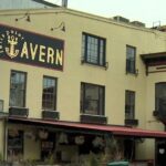Los empleados de Fells Point Tavern llevan meses sin cobrar.  Dicen que el negocio esta cerrado