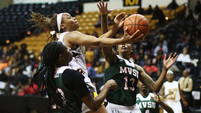 Grambling de baloncesto femenino vs.  ULM en WNIT: transmisión de información, tiempo de información