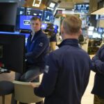 Walmart se mantiene fuerte en el día histórico del Dow Jones