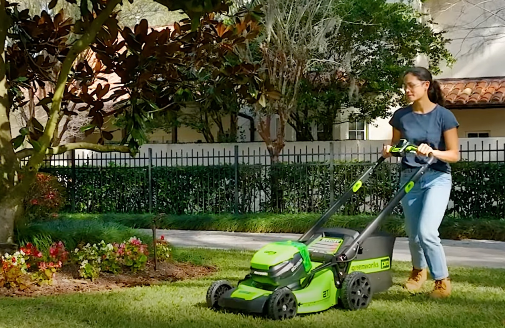 Walmart y Lowe’s cortacéspedes eléctricos con un 40% de descuento en oferta para el verano de 2024: 6 mejores ofertas en los modelos inalámbricos más baratos