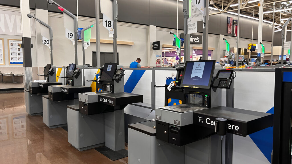 «No utilizo el autopago», se enoja el comprador de Walmart y advierte que «abandonarán todo el carrito» si una tienda no tiene cajero.