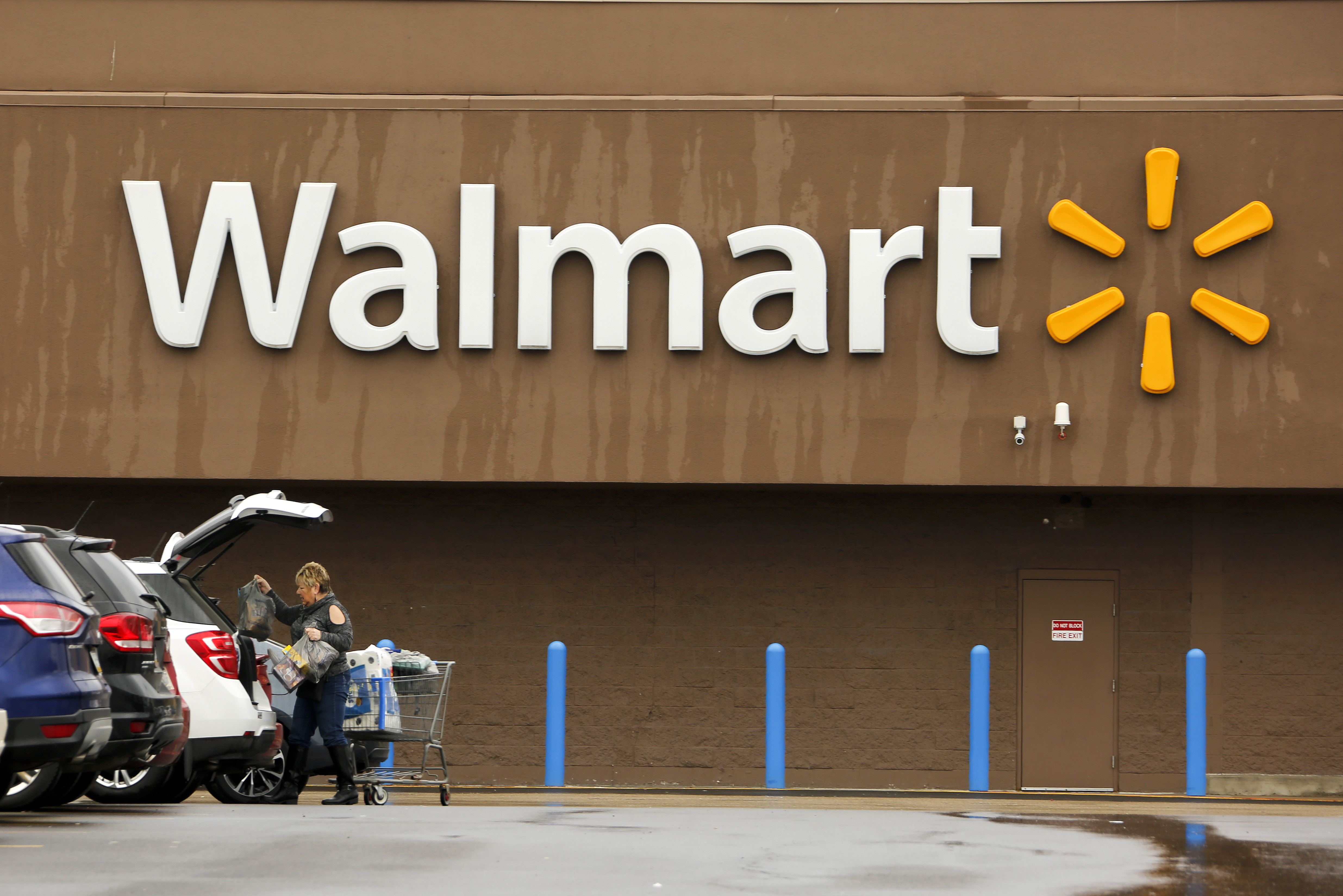 Tiendas como Walmart, Macy's y Amazon implementaron políticas de devolución más estrictas para sus clientes