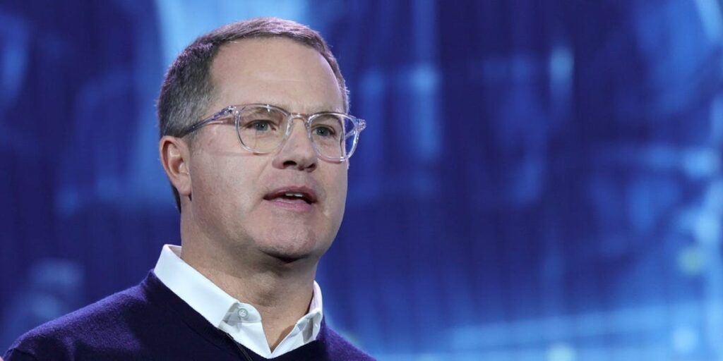 El director ejecutivo de Walmart comparte 3 consejos para tener éxito en el trabajo y en la vida