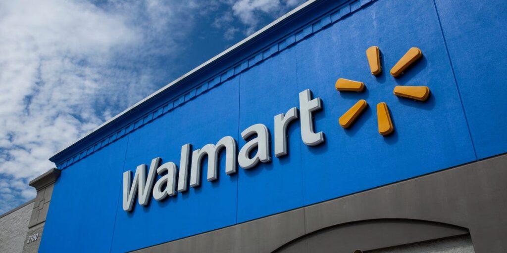 Walmart está eliminando cientos de puestos de trabajo corporativos y regresándolos a la Oficina