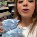 Cliente de Walmart revela la vergonzosa realidad de comprar con un carrito lleno de artículos bloqueados