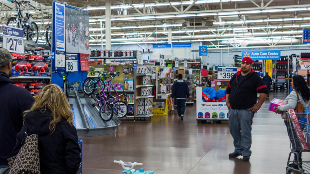 Medidas enérgicas contra las ‘devoluciones problemáticas’ a medida que Walmart y los principales minoristas cambian sus políticas de devolución; algunos están rastreando la actividad de los clientes
