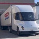 Las fotos de Tesla Semis en proceso en Walmart generan especulaciones sobre el aumento de la producción de Costco: «Más vale tarde que nunca»