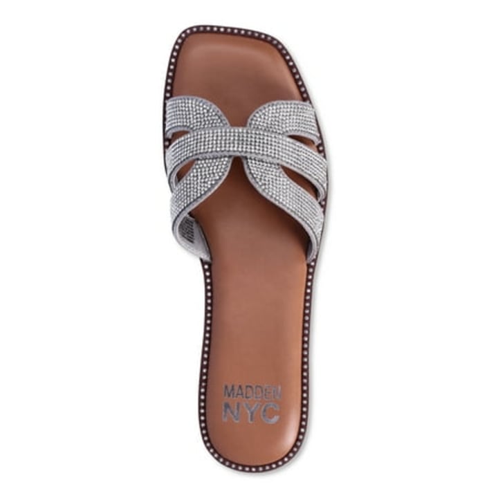 Sandalias planas con banda en H Selina de Madden NYC