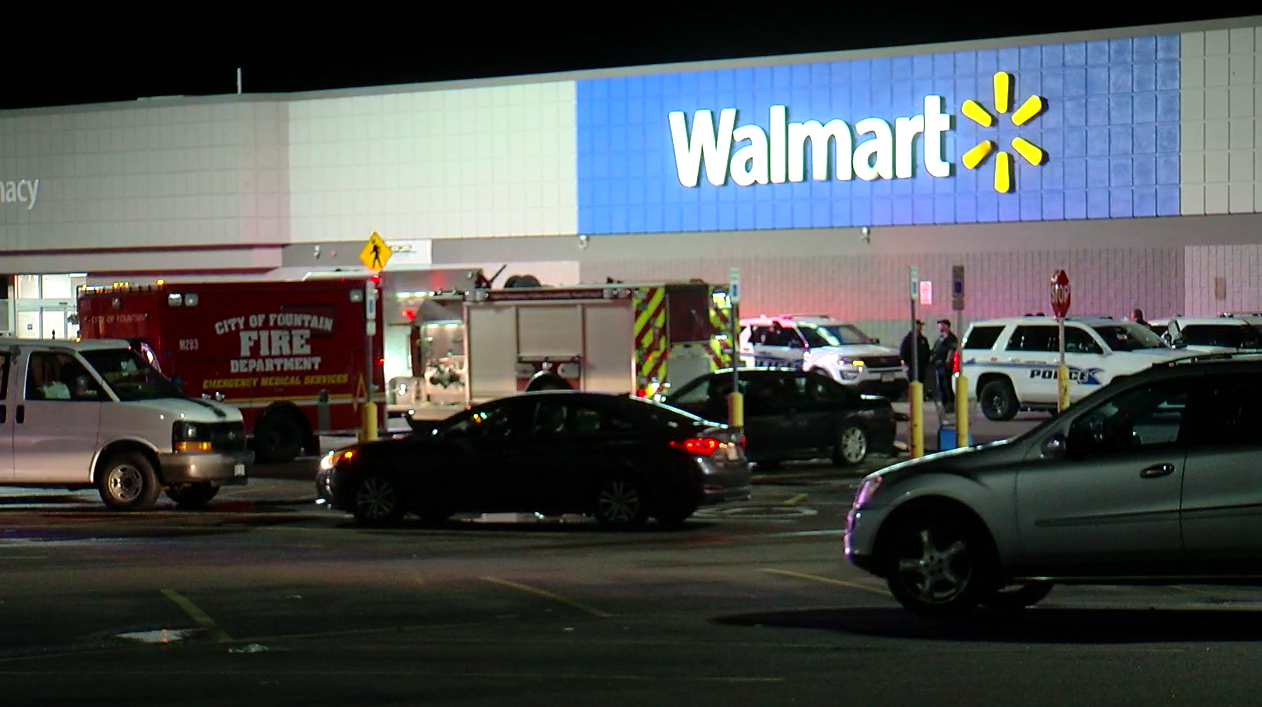 Fuente Walmart evacuada, fuerte presencia policial