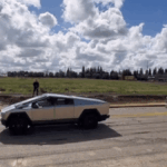 Tesla Cybertruck se avergüenza en un tira y afloja con Silverado HD