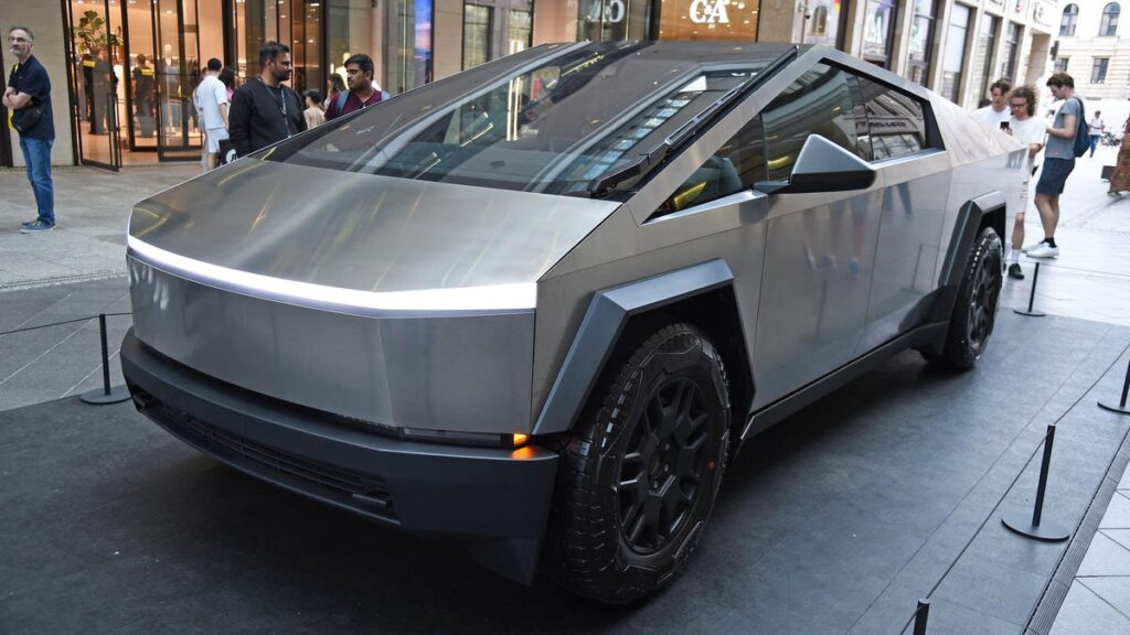 Nantucket ya está harto del nuevo propietario del Tesla Cybertruck
