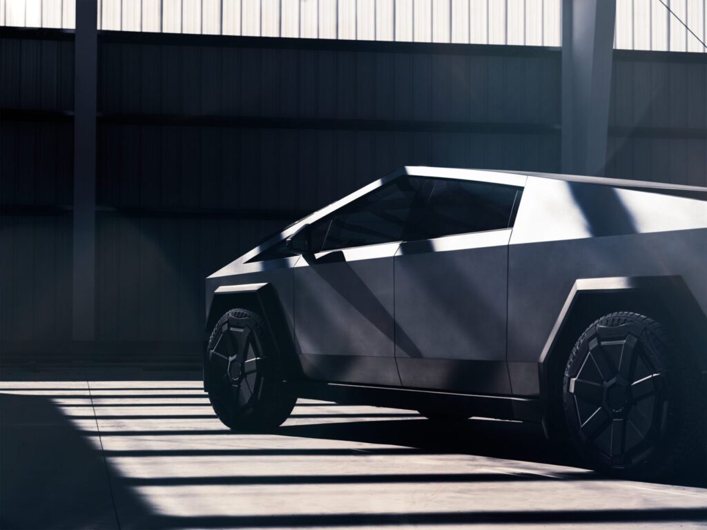 Estas son las grandes diferencias entre el Cybertruck y el Cyberbeast de Tesla