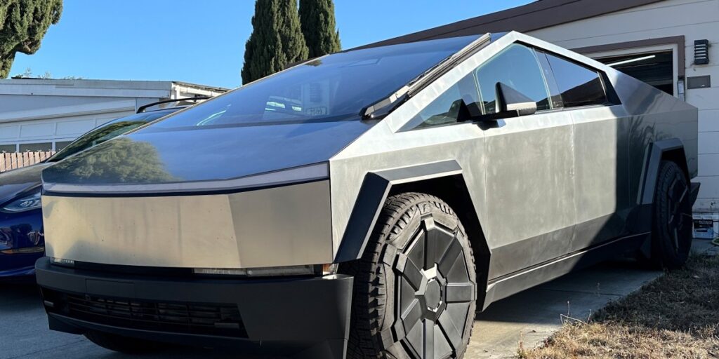 Tesla Cyberbeast sale a subasta en la primera gran prueba del valor de reventa de un camión eléctrico de 99.990 dólares