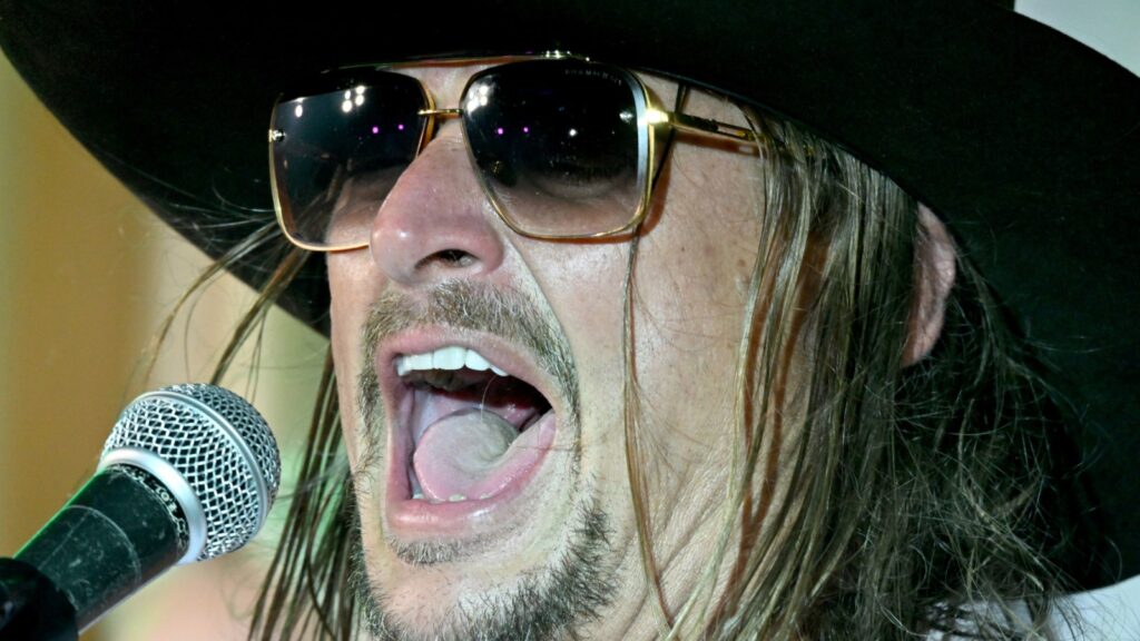 Kid Rock interpreta ‘Cowboy’ en Jelly Roll del general Lee Cybertruck