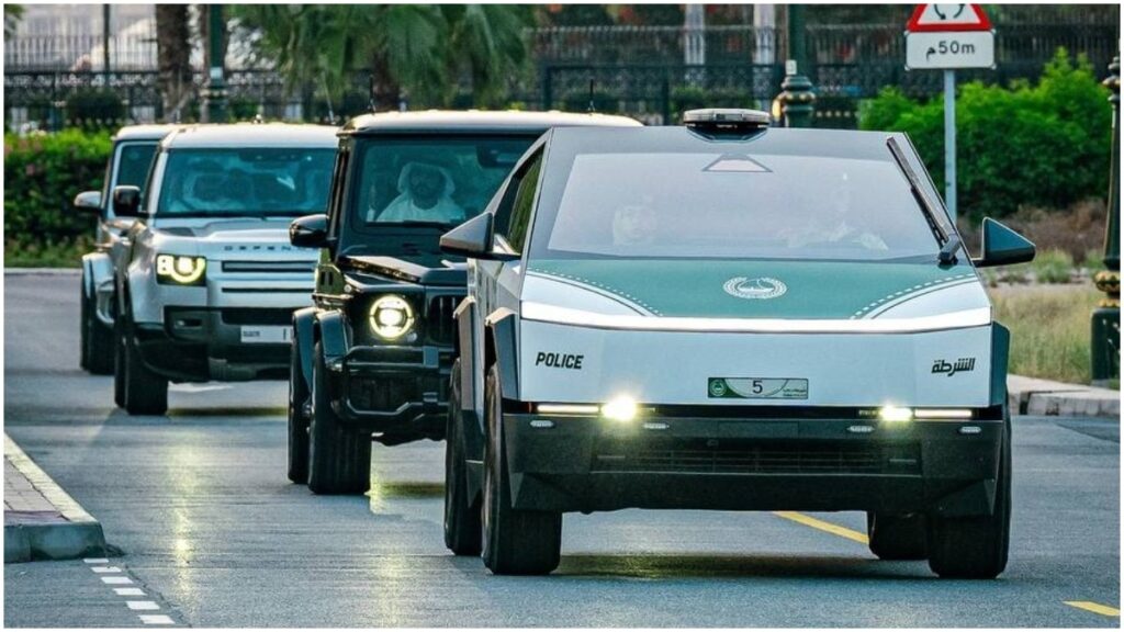 El Tesla Cybertruck se ha unido a la flota de superdeportivos de la policía de Dubai.  Elon Musk reacciona